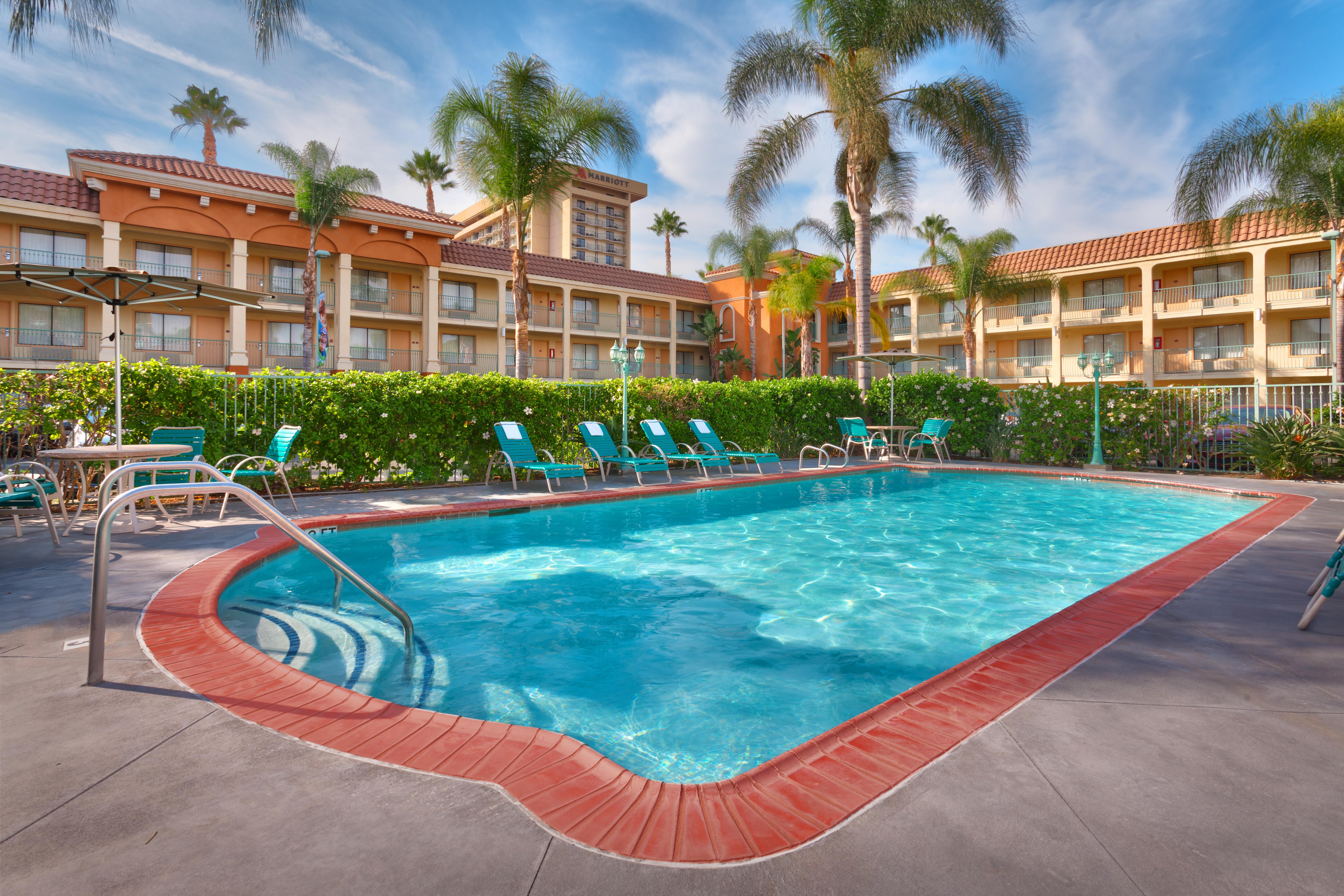 Cortona And 3* Anaheim